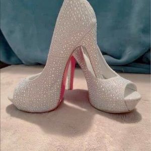 Charlotte Russe Leila size 8 Crystal Heels